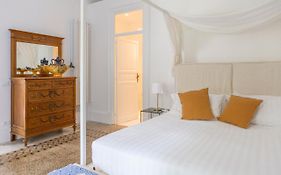 Garden Suite In Private Villa On Via Liberta